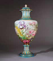 巴黎彩繪工房的《花卉大瓶》,曾在1878年巴黎萬國博覽會參展,是本展中必看的展品之一。